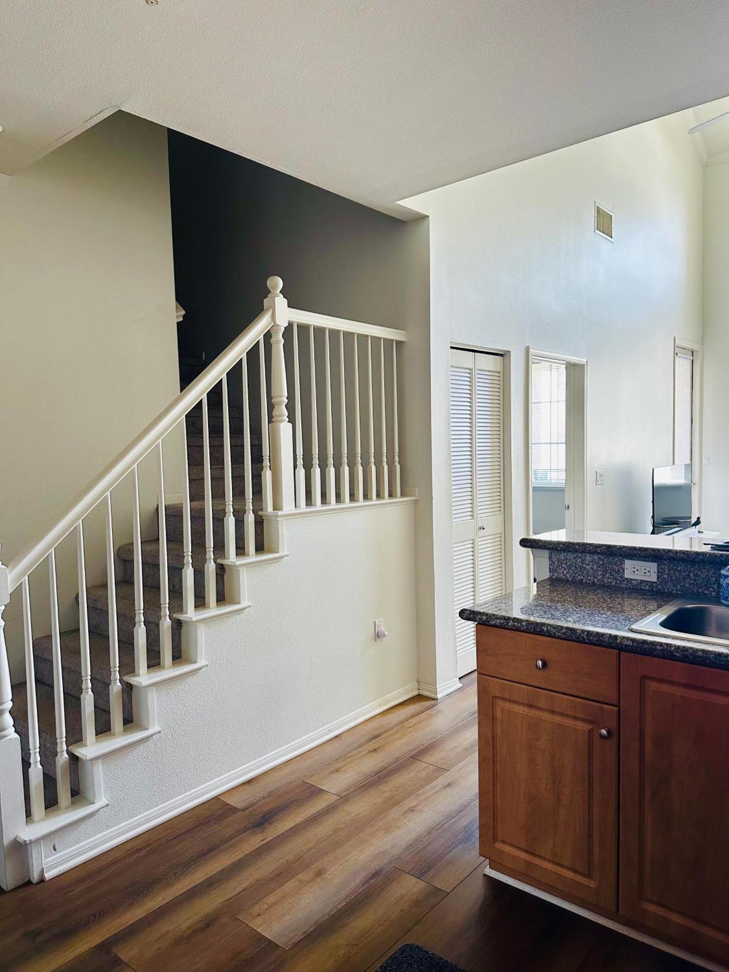 Spacious 2 , Queen Beds , Great Location And Pool Los Angeles